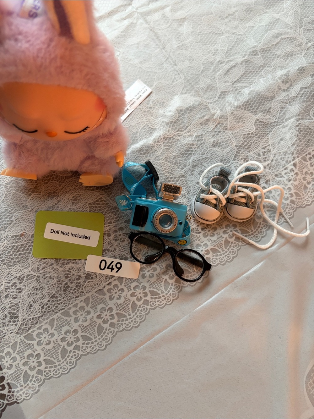 049,3pcs Doll Accessories Set Included Mini Glasses,mini Camera and mini shoes